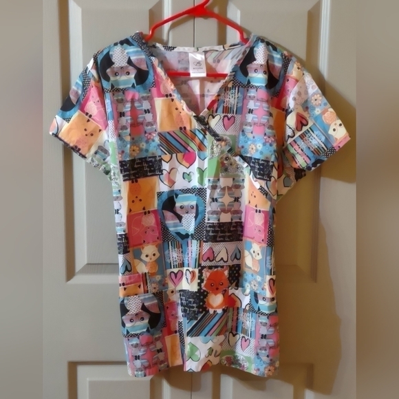 b scrubs Tops - B Scrubs Size Large Fox Animal Print Size Large